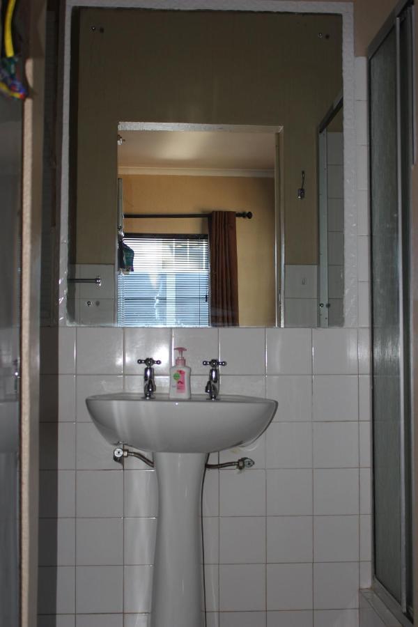 25 On Fitzpatrick Apartman Parow Kültér fotó
